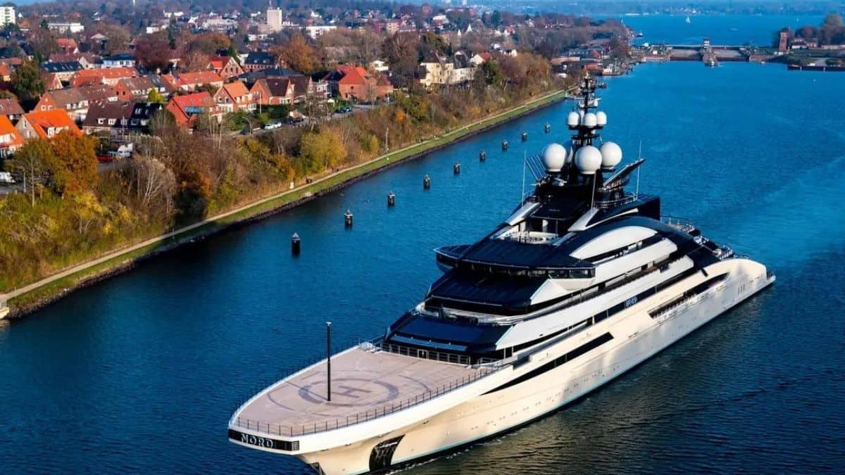 Italian authorities seized a superyacht allegedly owned by Vladimir Putin