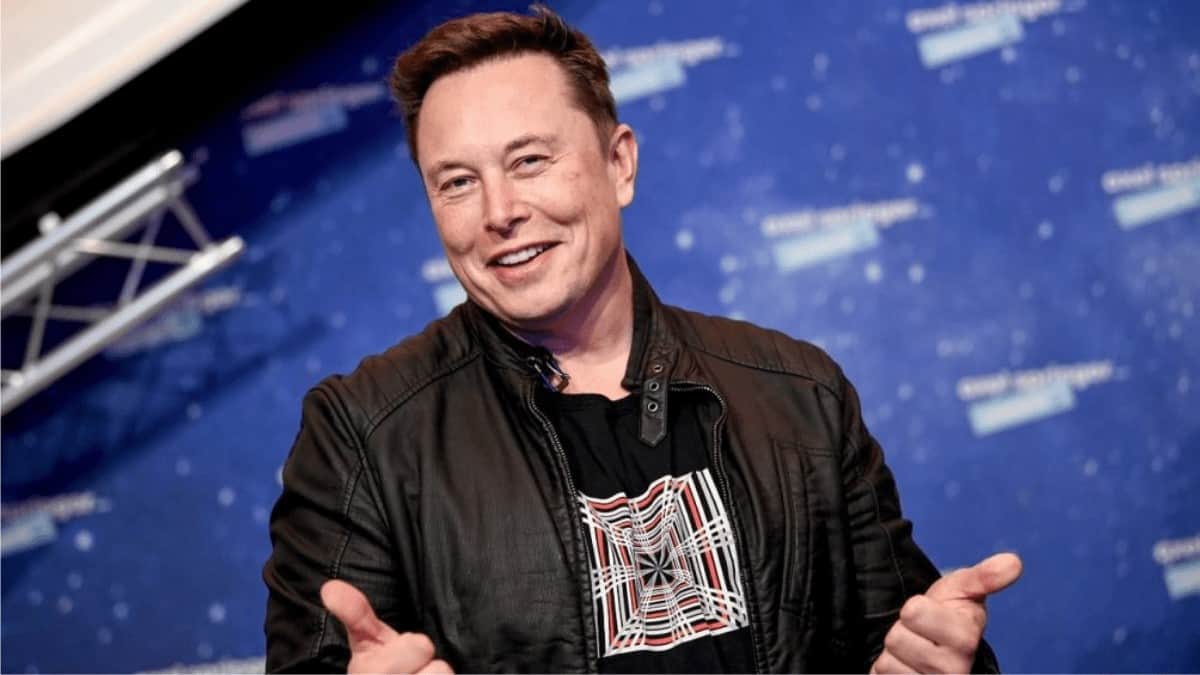 Elon Musk’s Recent Visit to Starbase With Tim Dodd And Tweets About His Clothes Are Too Big for Him