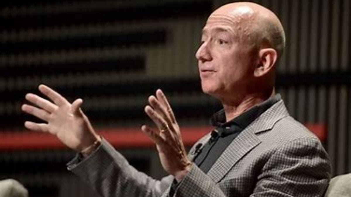 Jeff Bezos Responds To Elon Musk's Tweet About Turning Twitter's ...