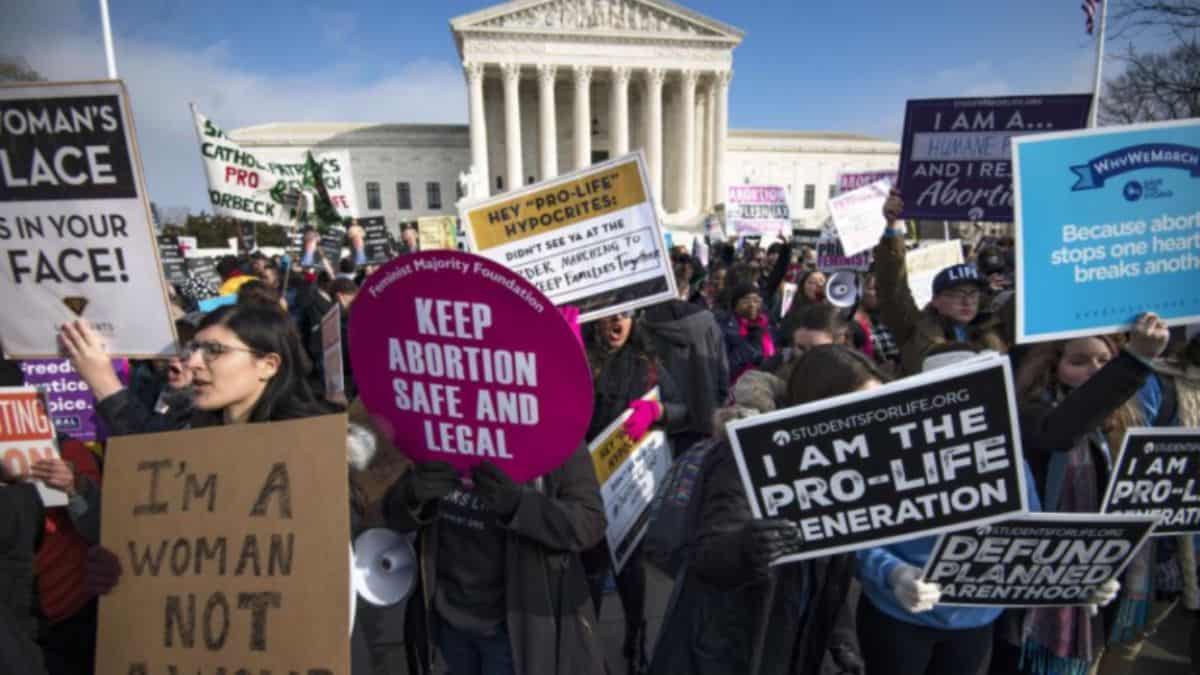 Draft Opinion Shows That US Supreme Court Voted To Overrule Roe V Wade ...