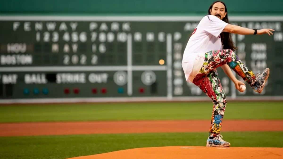 Steve Aoki's horrific first pitch at Red Sox Game