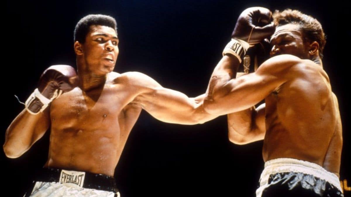 Here is the reason behind Muhamad Ali's Famous boxing gesture