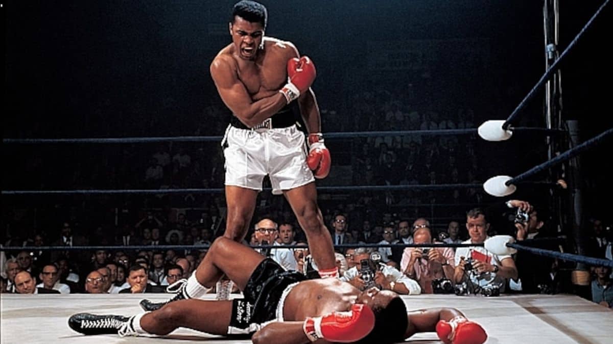 Here is the reason behind Muhamad Ali's Famous boxing gesture