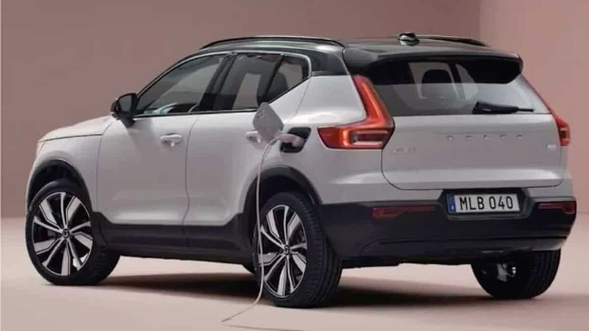 On September 21, Volvo will introduce the upgraded XC40 ICE SUV