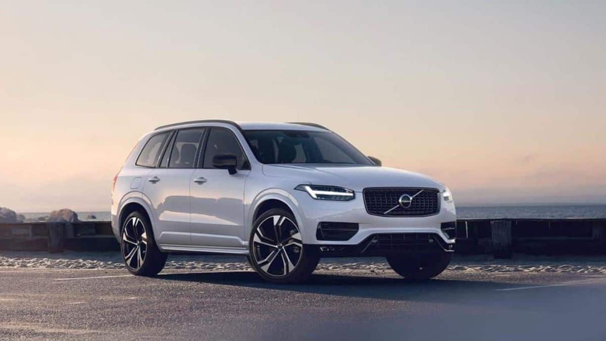 On September 21, Volvo will introduce the upgraded XC40 ICE SUV