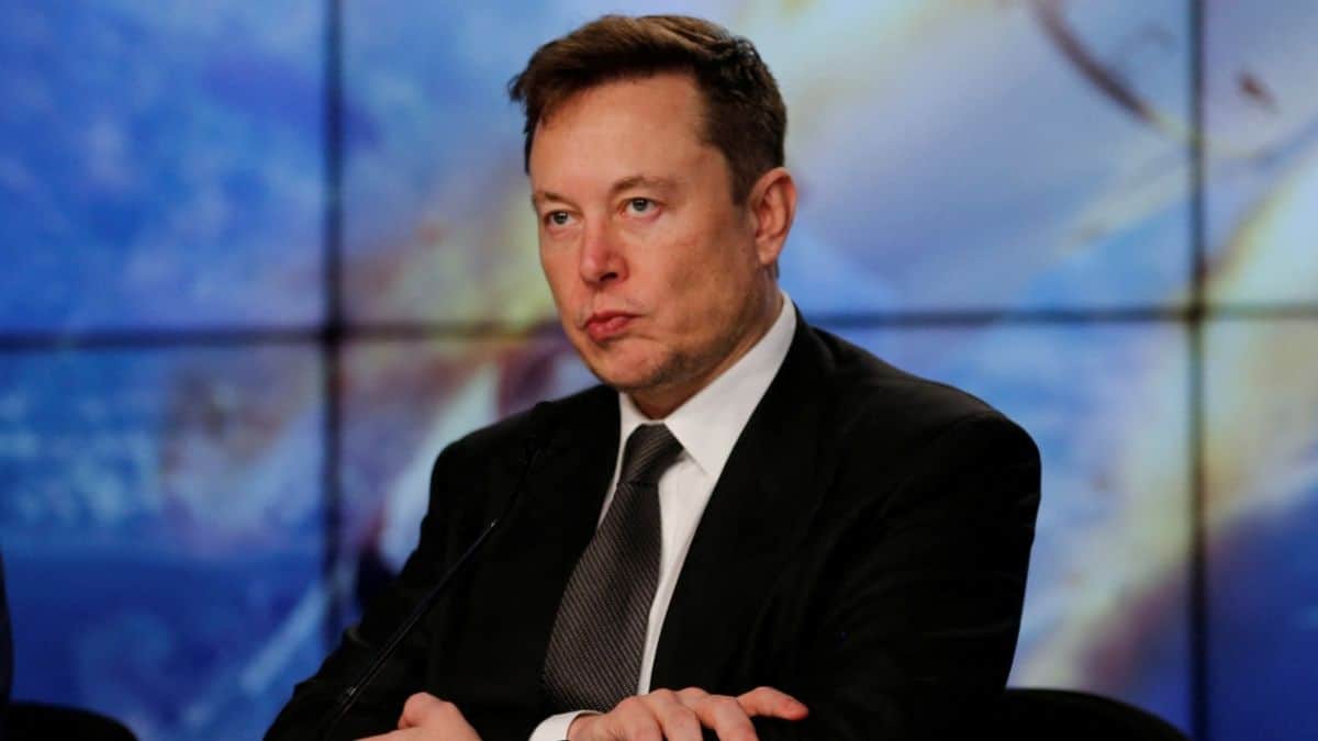 Top security expert says that 8 out of 10 Twitter accounts are bogus as Musk chuckles