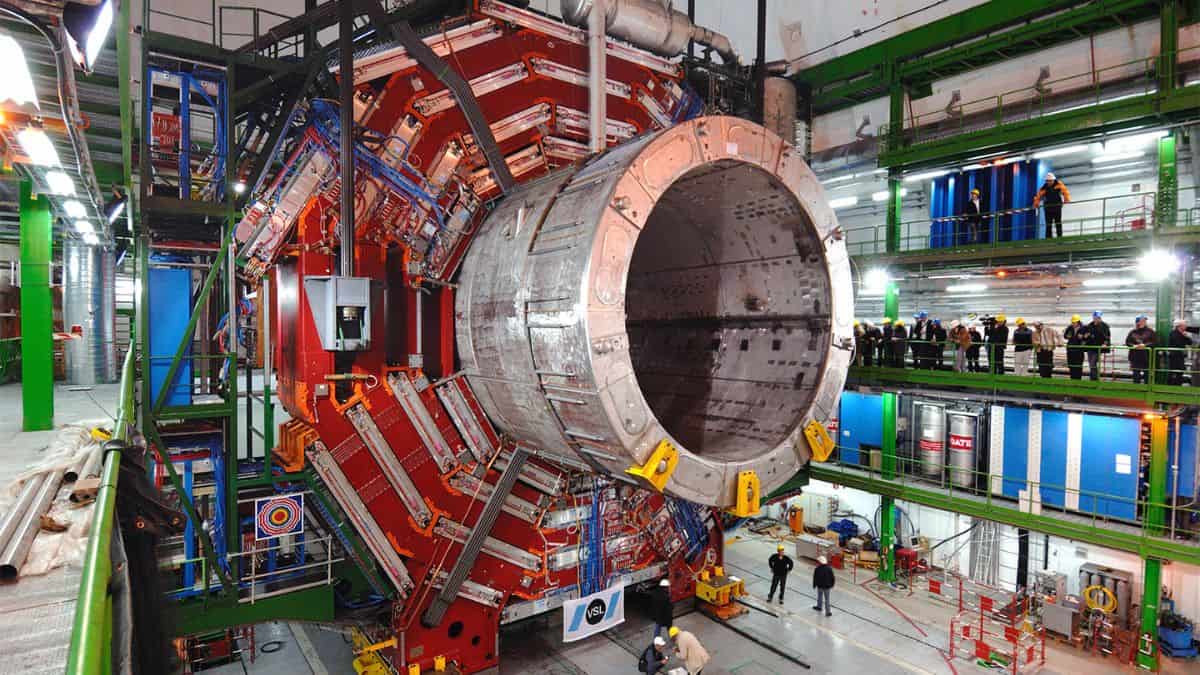 How does hadron collider work? Check out detail