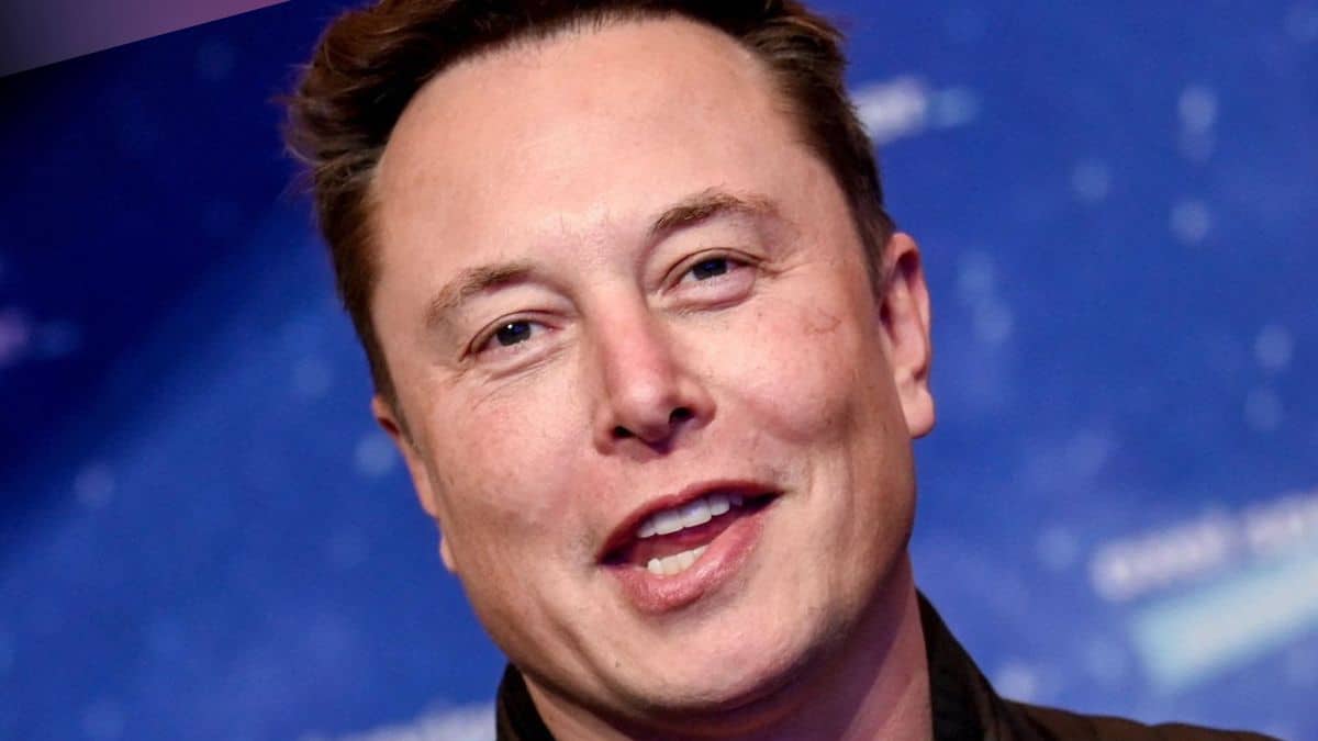 Elon Musk's single comment has led shares of social media to drop by 1. ...